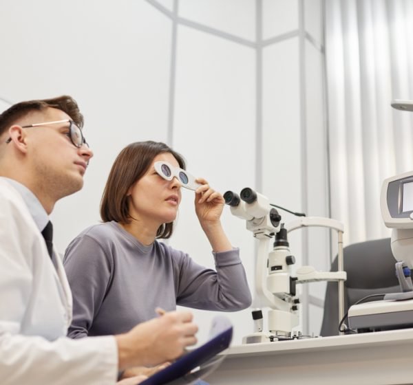 Side,View,Portrait,Of,Young,Optometrist,Consulting,Young,Woman,During